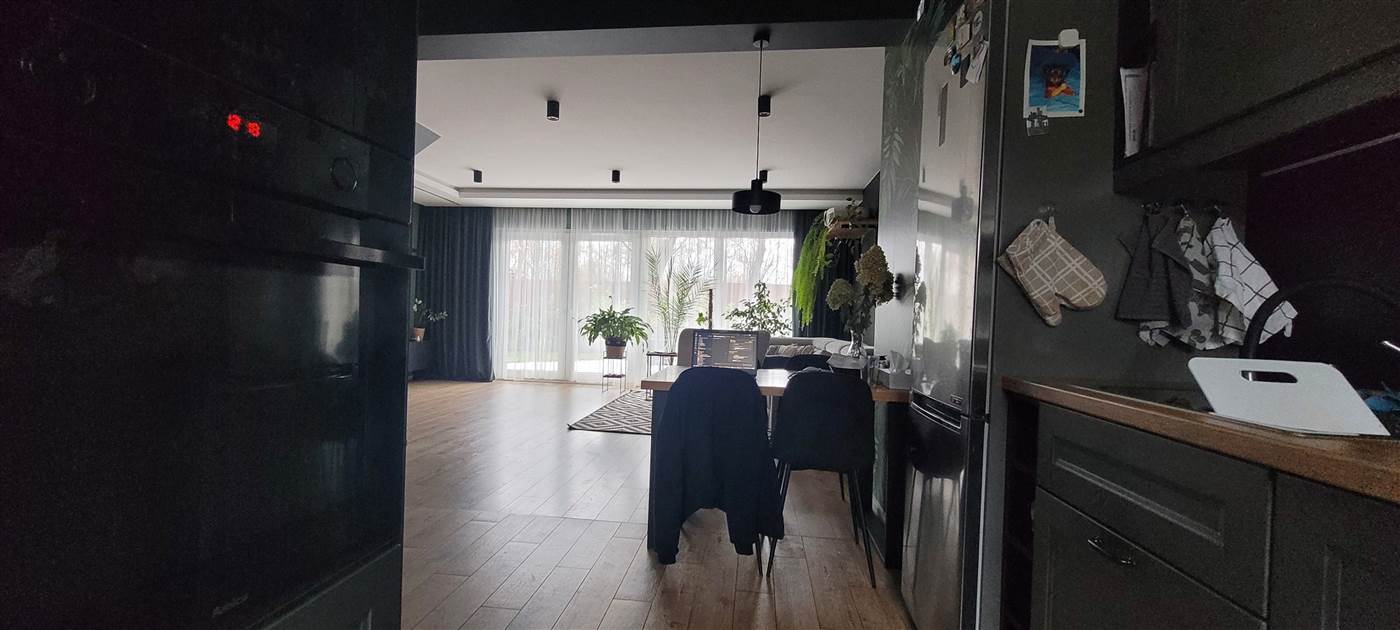 Otwarta kuchnia i jadalnia